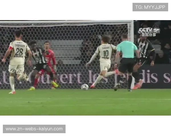 朗斯客场取胜昂热，时隔21年再度登顶法甲